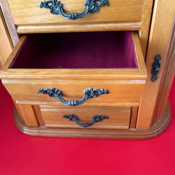 Brown Jewelry Organizer for Elegant Storage - Picture 6 of 8